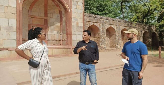 Old and New Delhi: Full-Day Private Tour With Tuktuk Ride - Experience Itinerary in Old Delhi