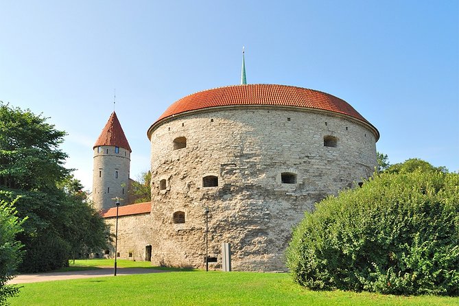 Old and Nowaday Tallinn Driving and Little Walking Private Tour - Customer Reviews