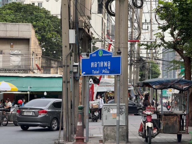 Old Bangkok Motorbike Food Adventure & Amazing Night - Market Wandering and Cultural Stops