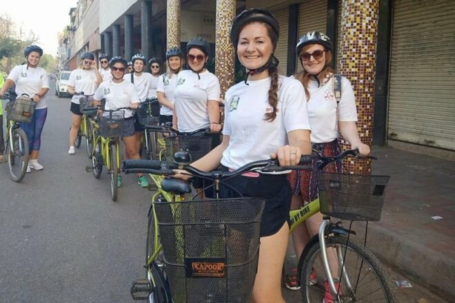 Old Delhi: 3.5-Hour Small-Group Bike Tour With Breakfast - Immerse Yourself in the Bustling Streets of Chandni Chowk