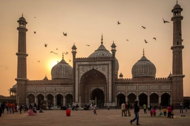 Old Delhi: 3-Hour Tuk-Tuk/Rickshaw Tour - Taste Local Snacks and Tea in Chandni Chowk