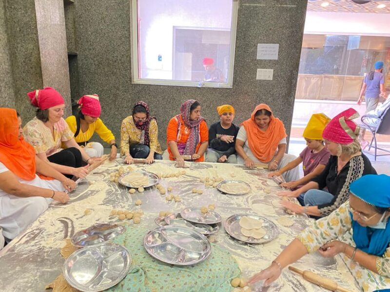 Old Delhi: Cultural & Historical Local Tour Experience - Exploring Chandni Chowk and Gurudwara Sis Ganj Sahib