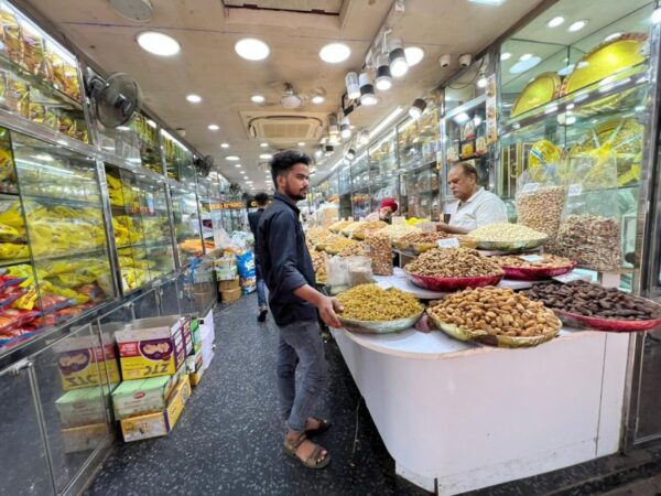 Old Delhi: Private Tour of Chandni Chowk, Tuk Tuk & Food - Visit to India Gate, a War Memorial in New Delhi
