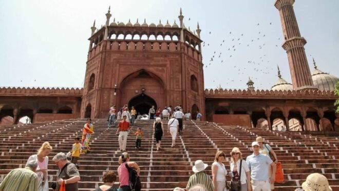 Old Delhi Shopping Tour By Private Ac Car - Language Options