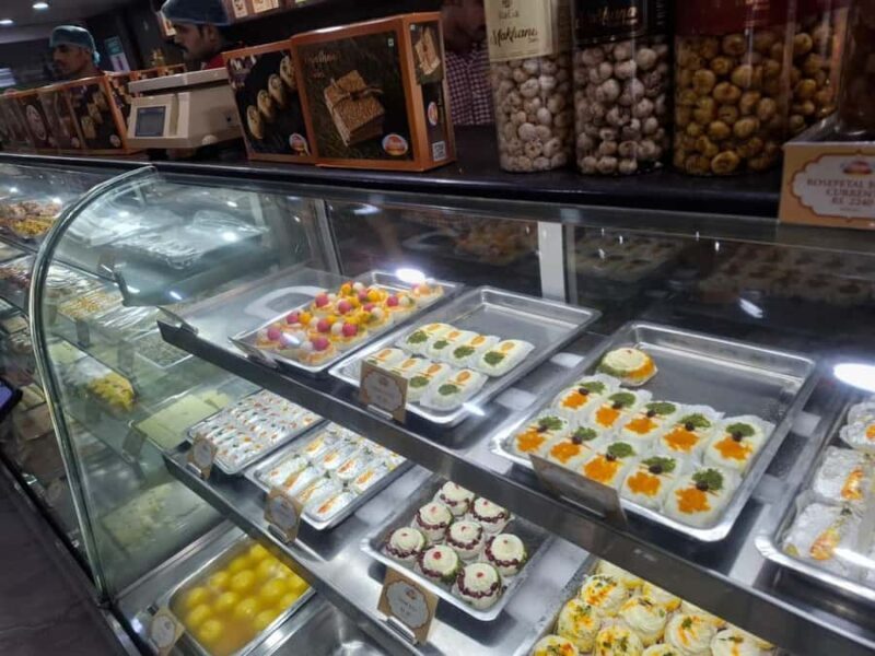 Old Delhi: Street Food Night, Spices, Bazaars & Tuk Tuk Ride - Why This Tour Works Well