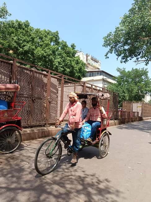 Old Delhi: Walking Tour with Chandni Chowk, Food & Rickshaw - A Rickshaw Ride to Remember