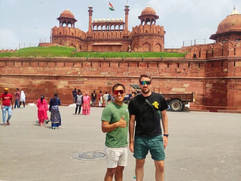 Old Delhi: Walking Tour with Tuk Tuk Ride & Snacks (Español) - Authenticity and Reviewer Insights