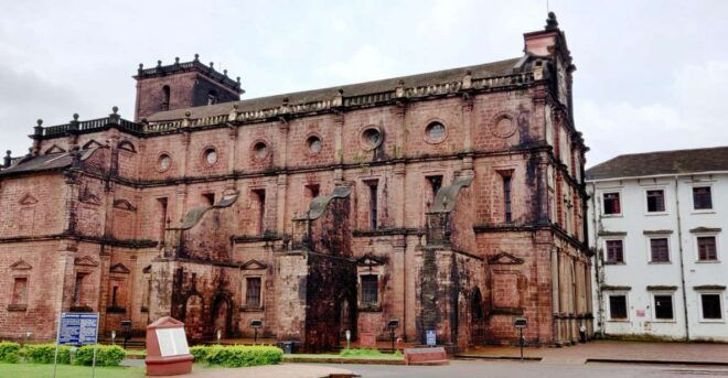 Old Goa: Walking Tour of Heritage Churches - Architectural Marvels