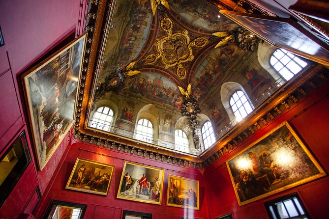 Old Jewish Quarter and Museum Private Tour in Marais, Paris - Vehicle and Group Size
