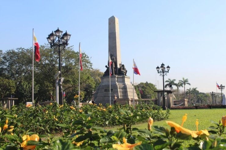 Old Manila Tour: Rizal Park, Intramuros & Drive by Binondo - Historical Landmarks in Intramuros