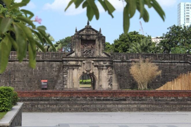 Old Manila Tour: Rizal Park, Intramuros & Drive by Binondo - Exploring Rizal Park