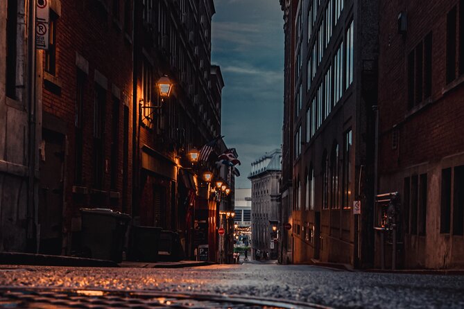 Old Montreal at Twilight Walking Tour Semi-Private - Common Questions
