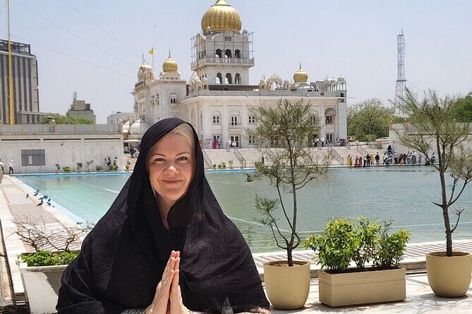 Old & New Delhi Private Tour - Half Or Full Day Car+Guide+ticket - Stop 2: Gurudwara Bangla Sahib