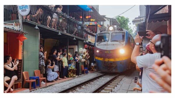 Old Quarter Street Food With Train Street - Getting to Train Street
