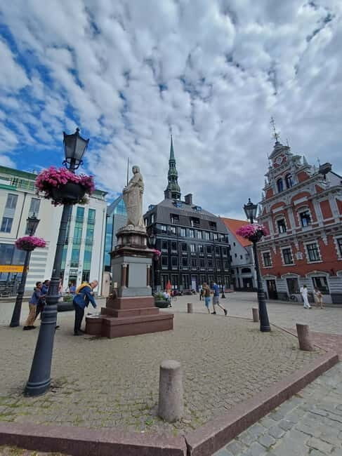Old Riga in Italian: History&Legends - Unpacking the Tour: A Deep Dive into Rigas Old Town