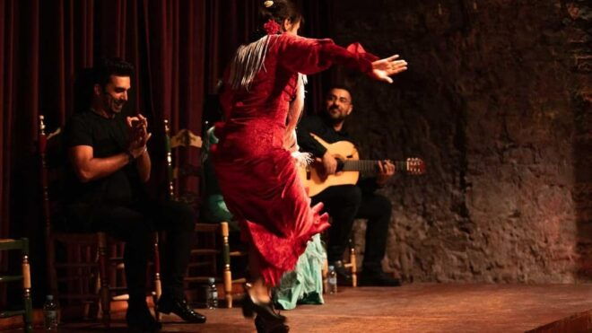 Old Tow Flamenco Show & Born Tapas Tour - Discovering the Born District