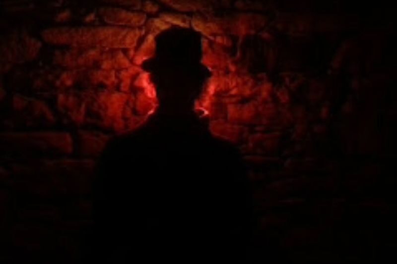 Old Town and Underground Ghost Tour in Edinburgh - A guide-led hour, with a theatrical edge