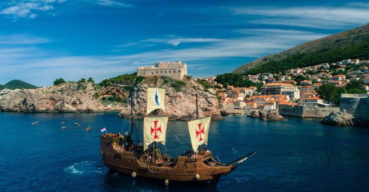 Old Town Galleon Panoramic Cruise With a Live Show - Experience the Historic Galleon Voyage
