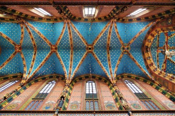 Old Town, St. Marys Basilica and Rynek Underground Tour - Experience Highlights