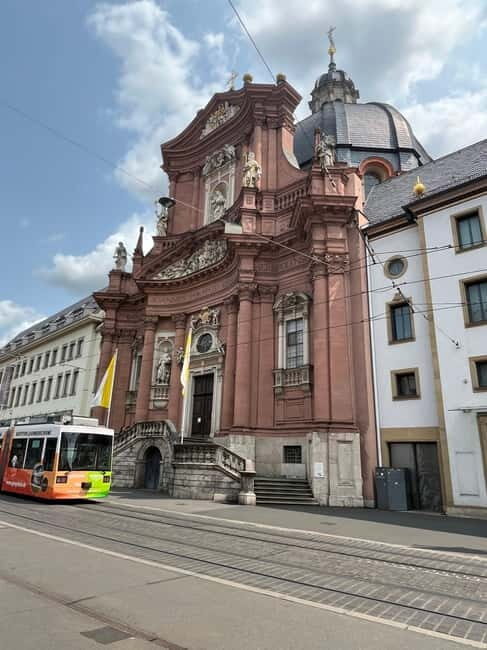 Old town tour of Würzburg with wine tasting on the Old Main Bridge - A Closer Look at the Würzburg Old Town Tour