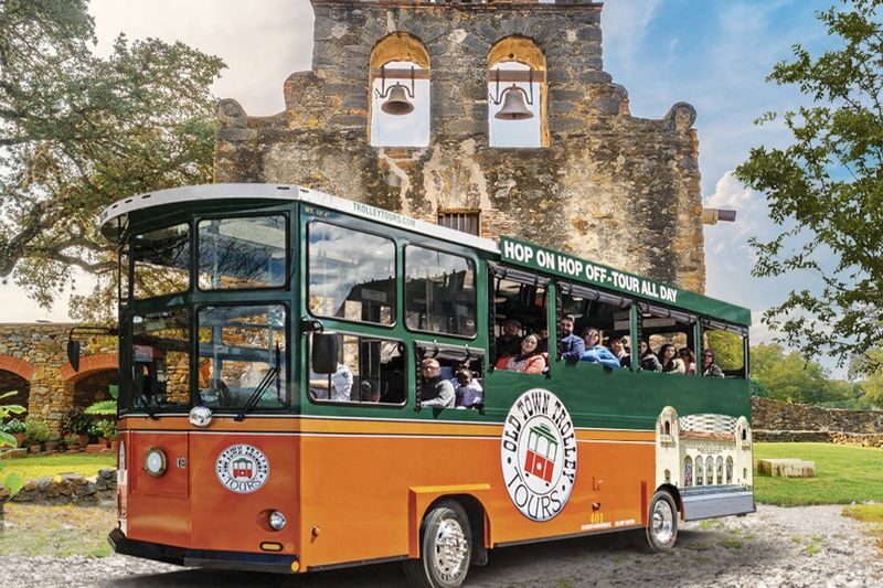Old Town Trolley Tours in San Antonio - Make the hop-on, hop-off format work for you
