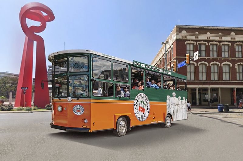 Old Town Trolley Tours in San Antonio - Who will get the most from this trolley tour