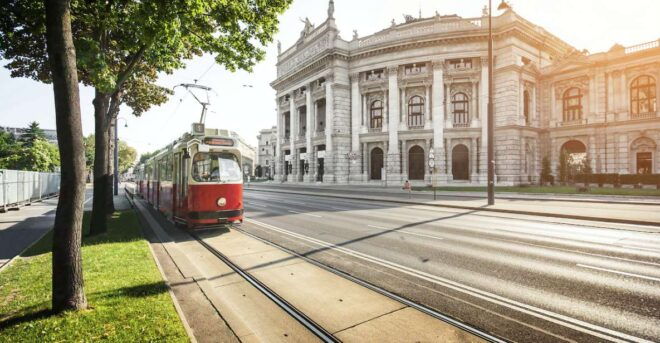 Oldtimer Tram Tour Vienna: With Tastings - Highlights