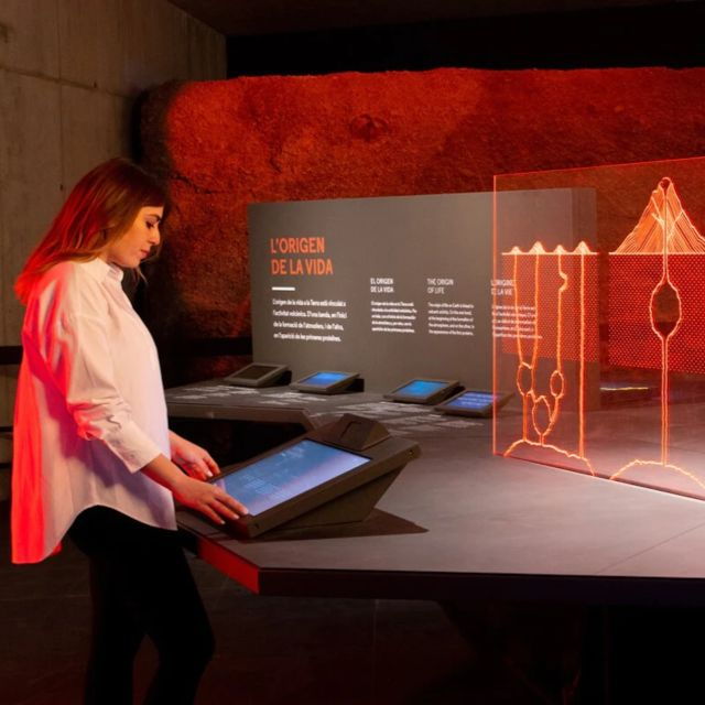 Olot: Espai Cràter Volcanology Center Entry Ticket - Key Features of the Experience