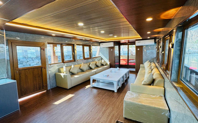 Omani Dhow sunset cruise experience in Muscat - Coffee, dates, and a welcome aboard