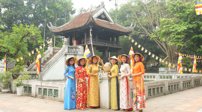 One Day Ao Dai Rental in Hanoi - A fitting room inside the Old Quarter