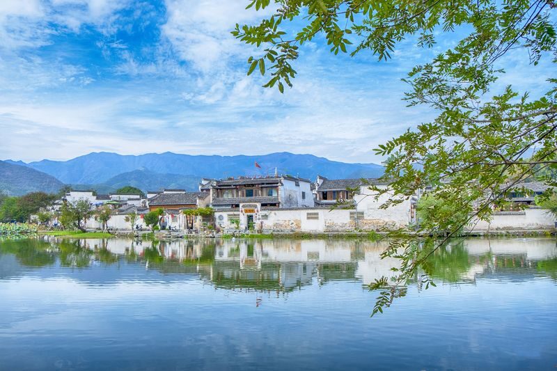 One-day group tour to Huangshan Hongcun and Xidi Ancient Village - Hongcun’s Water and Reflections