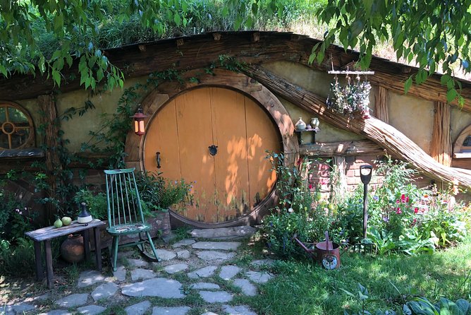 One Day Hobbiton Movie Set Visit From Auckland - Hobbiton Souvenirs: Must-Have Memorabilia