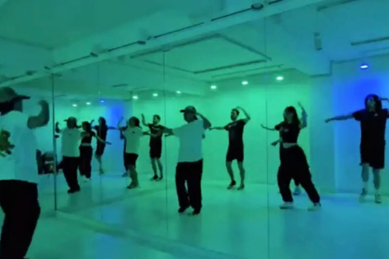 One Day K-POP Dance Class in Hongdae - Choosing a song and setting expectations