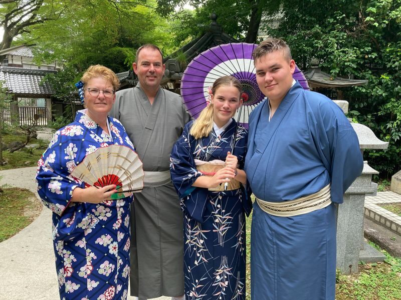 One Day Kimono Rental in Miyajima, Hiroshima - Walking to the Grand Torii Gate