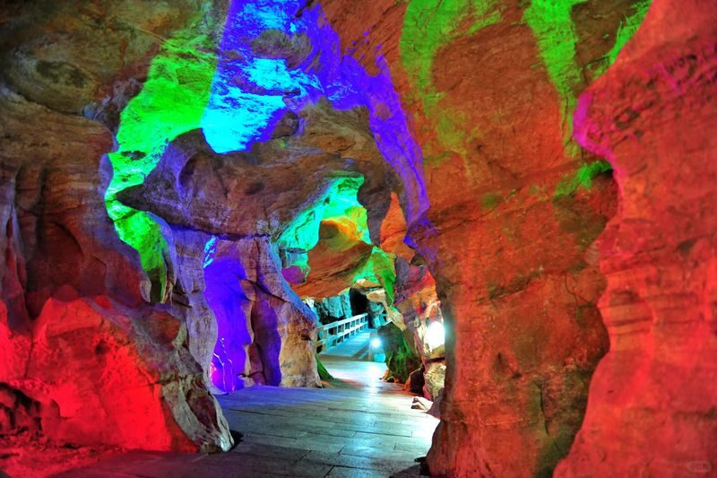 One-day private car tour of Yunnan Stone Forest/Jiuxiang/Dianchi Lake - Who should book this Kunming day trip?