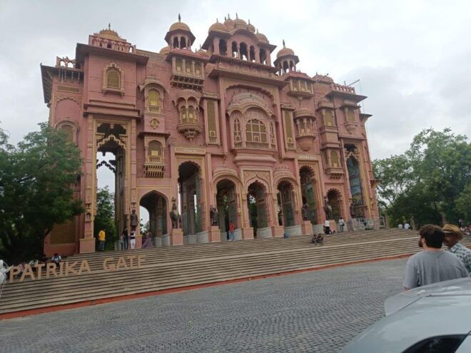 One Day Tour in Pink City Jaipur With Guide - Accessibility and Group Type