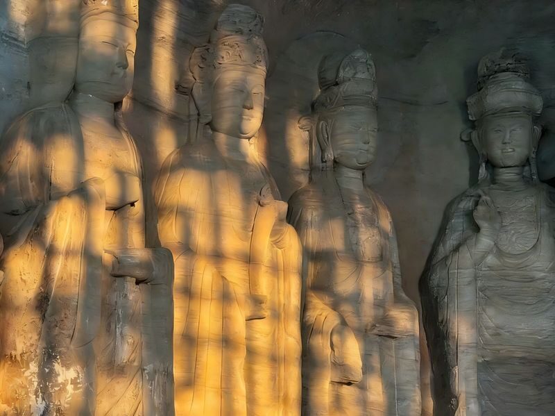 One-day tour of Dazu Rock Carvings in Chongqing (bus tour/8-person tour optional) - Lunch: one hour, at your own expense