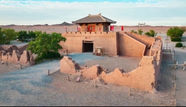One-day tour of Dunhuang West Thousand Buddha Caves + Yumen Pass + Yadan Geological Park (Chinese/English group tour optional) - Yumen Pass and the Han Great Wall remains