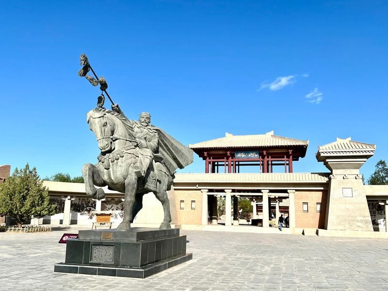 One-day tour of Dunhuang West Thousand Buddha Caves + Yumen Pass + Yadan Geological Park (Chinese/English group tour optional) - Yadan Geopark: four stops among wind-carved forms