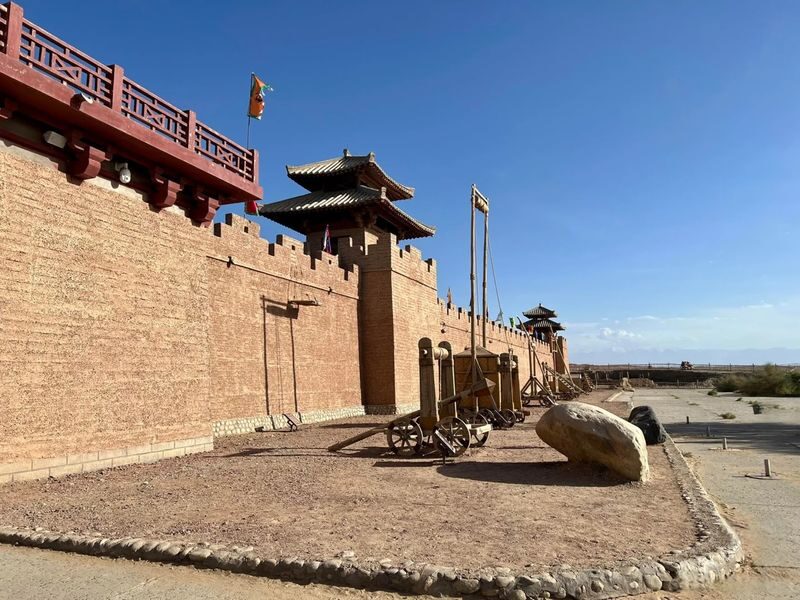 One-day tour of Dunhuang West Thousand Buddha Caves + Yumen Pass + Yadan Geological Park (Chinese/English group tour optional) - The real price: compare the package, then add the gates