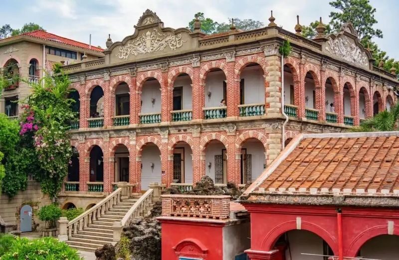 One-day tour of Gulangyu Island and Fanpo Mansion in Xiamen, Fujian - Gulangyu’s architecture is the day’s visual anchor