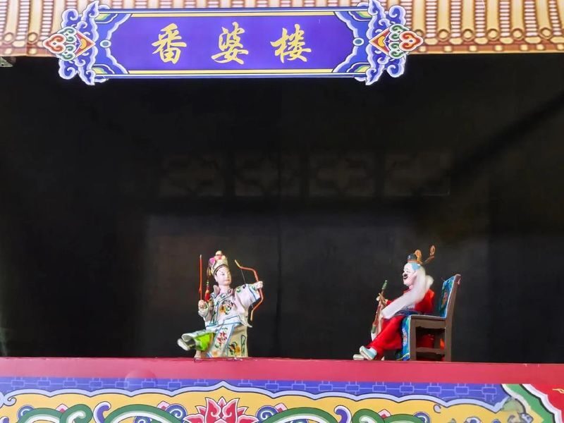One-day tour of Gulangyu Island and Fanpo Mansion in Xiamen, Fujian - Longtou Road brings the island back to street level