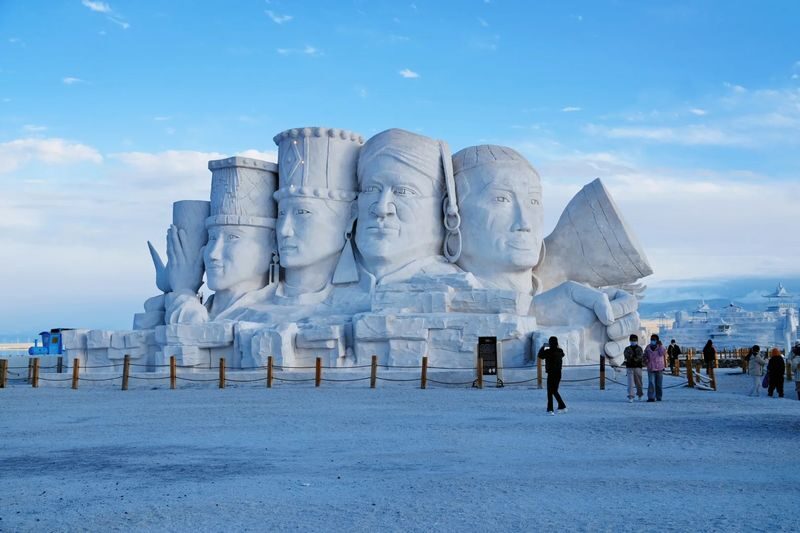 One-day tour of Qinghai Lake, Chaka Salt Lake, and Riyue Mountain in Xining - What to pack for the plateau