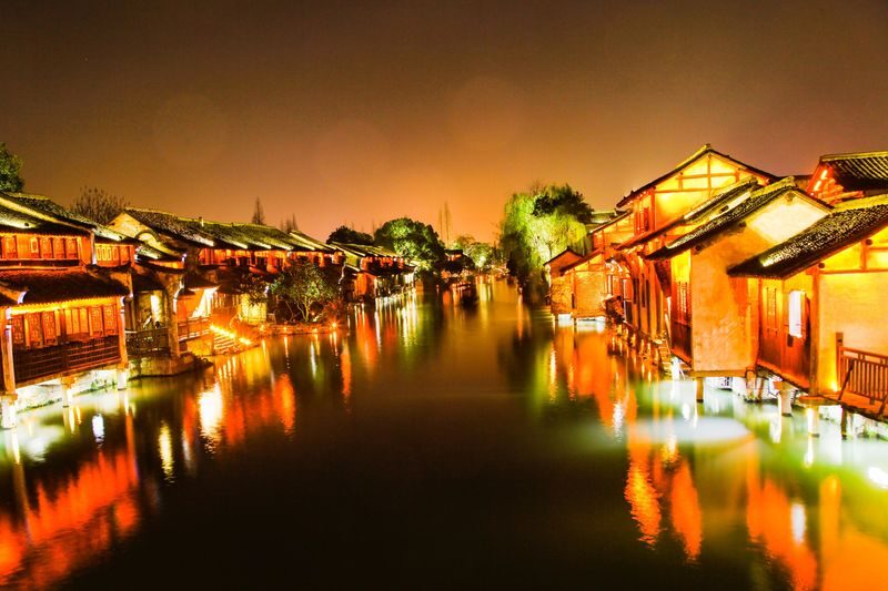 One-day tour of the ancient water towns in Jiangnan: Wuzhen East Gate and West Gate - Two Wuzhen districts, two different moods