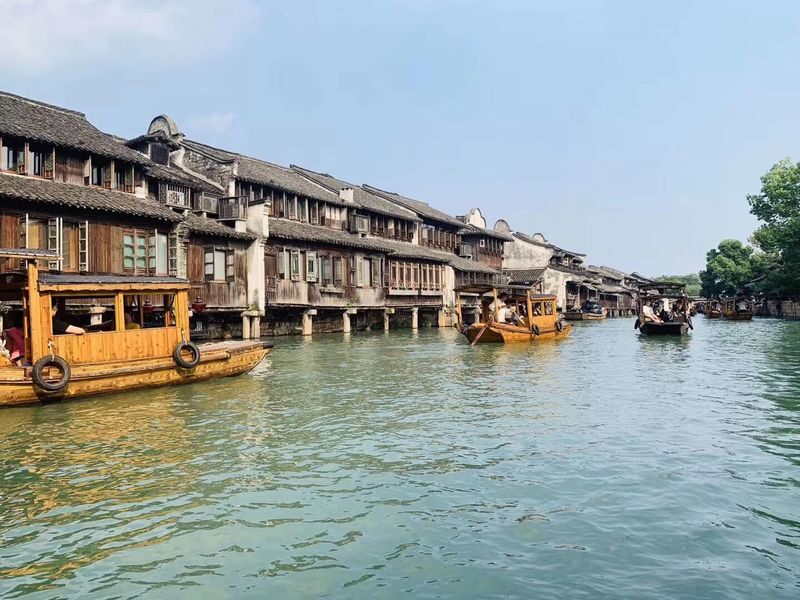 One-day tour of the ancient water towns in Jiangnan: Wuzhen East Gate and West Gate - What the day feels like in practice
