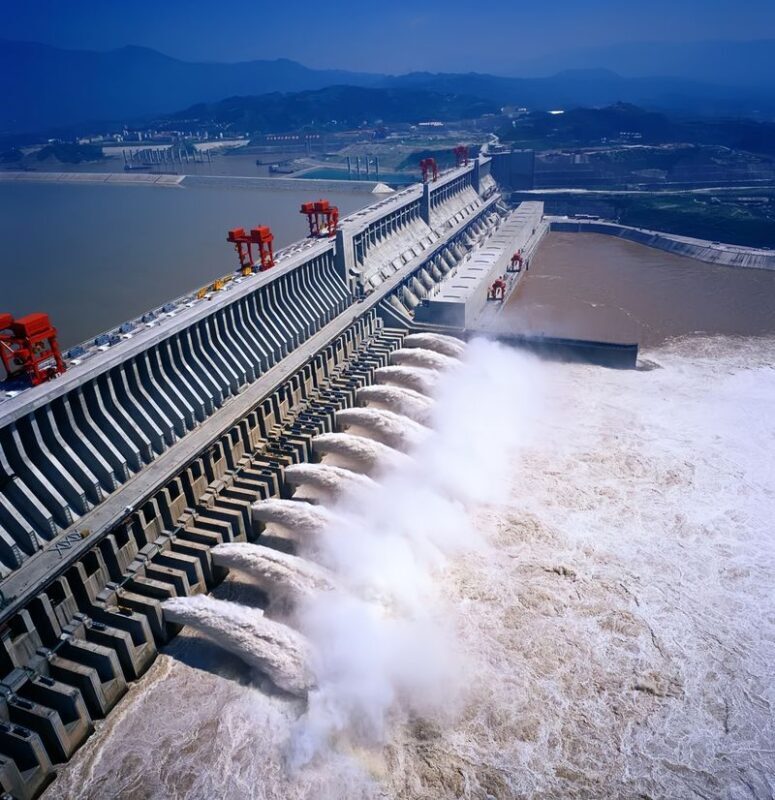 One-day tour of the Three Gorges Dam in Yichang, Hubei (Three Gorges luxury cruise ship + pick-up and drop-off service) - Passing through Gezhouba Dam’s lock