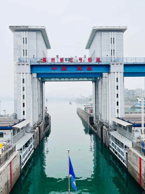 One-day tour of the Three Gorges Dam in Yichang, Hubei (Three Gorges luxury cruise ship + pick-up and drop-off service) - Lunch: useful, not a highlight