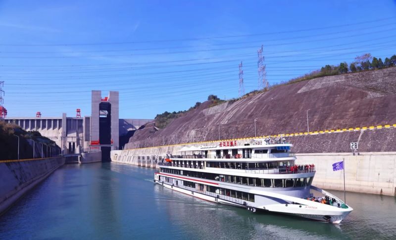 One-day tour of the Three Gorges Dam in Yichang, Hubei (Three Gorges luxury cruise ship + pick-up and drop-off service) - Seeing the Three Gorges Dam from land