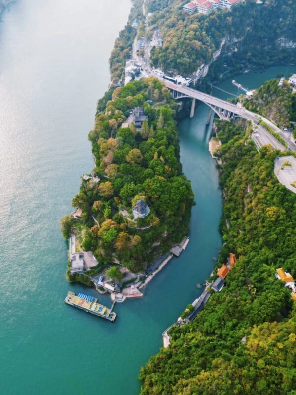 One-day tour of the Three Gorges Dam in Yichang, Hubei (Three Gorges luxury cruise ship + pick-up and drop-off service) - Who will get the most from this day