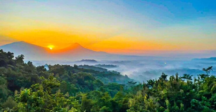 One Day Tour: Punthuk Setumbu - Borobudur Climb - Prambanan - Booking Information